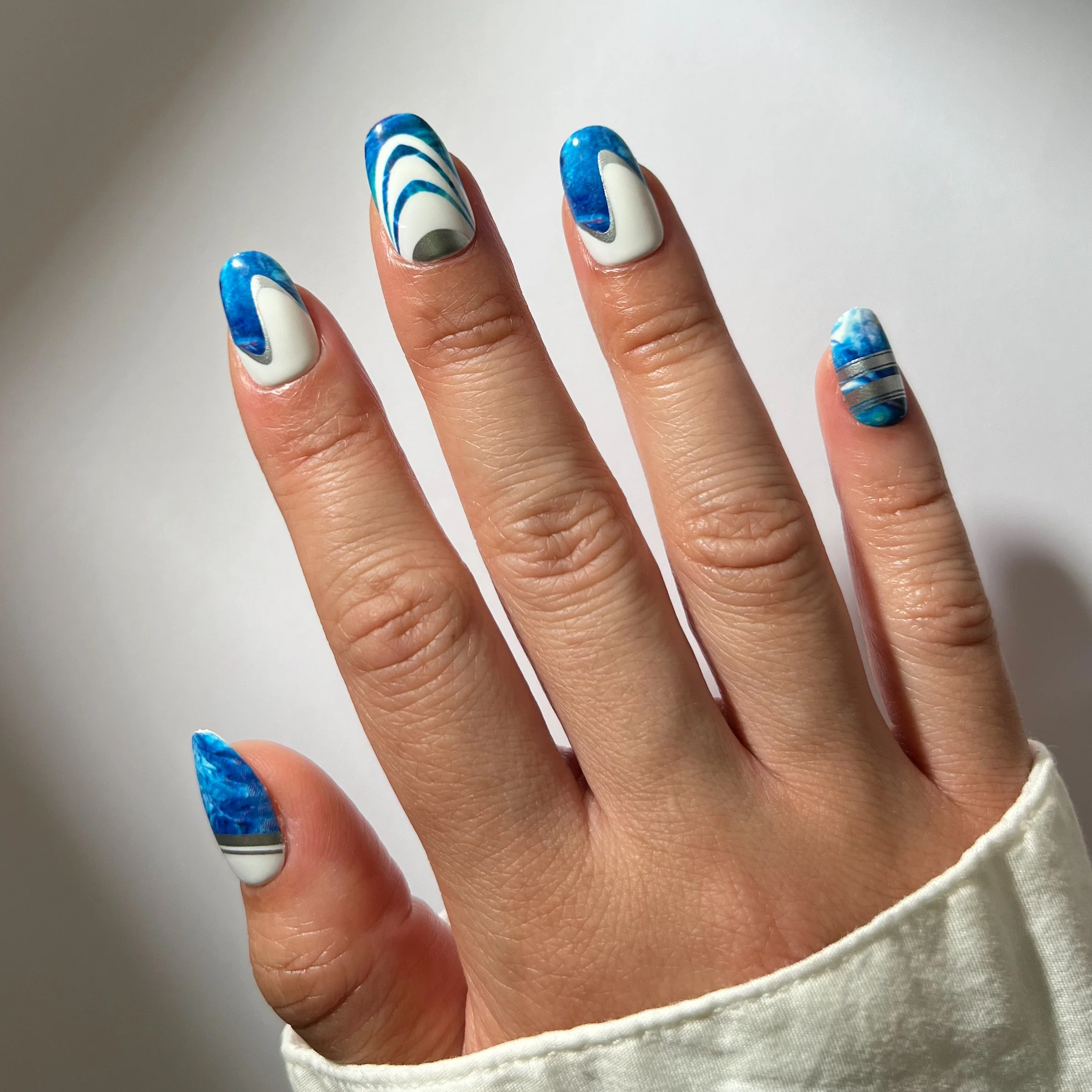 Ocean Glint - Oval Sustainable Nails